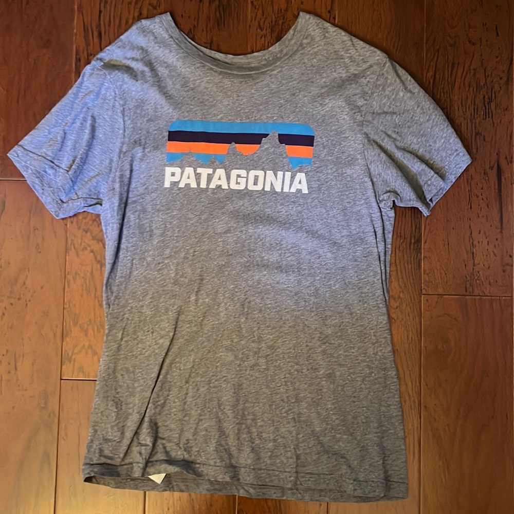 Patagonia women’s logo t-shirt, size small